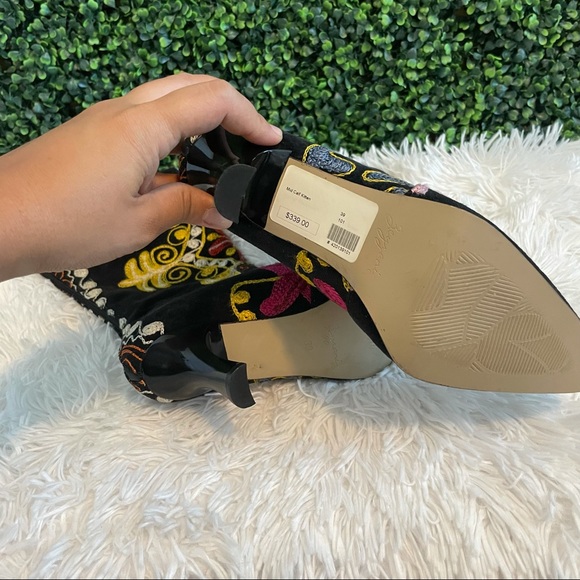 NWT Zeyzani Velvet Hand Embroidered Mid Calf Boots Size 9 - Picture 4 of 10